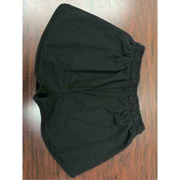 Pretty Little Thing Black Shorts Size Medium - Picture 2 of 4